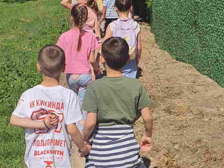 Ravničarenje u Tarašu: Mali Kikinđani u evropskom selu roda