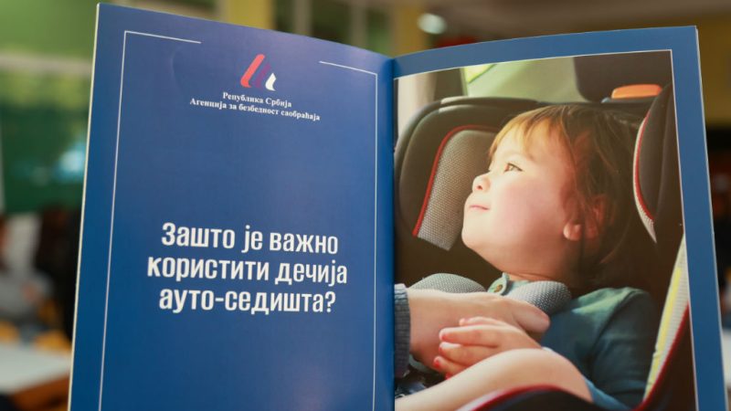 Bezbednost dece u saobraćaju na prvom mestu: Uručena auto-sedišta za najmlađe